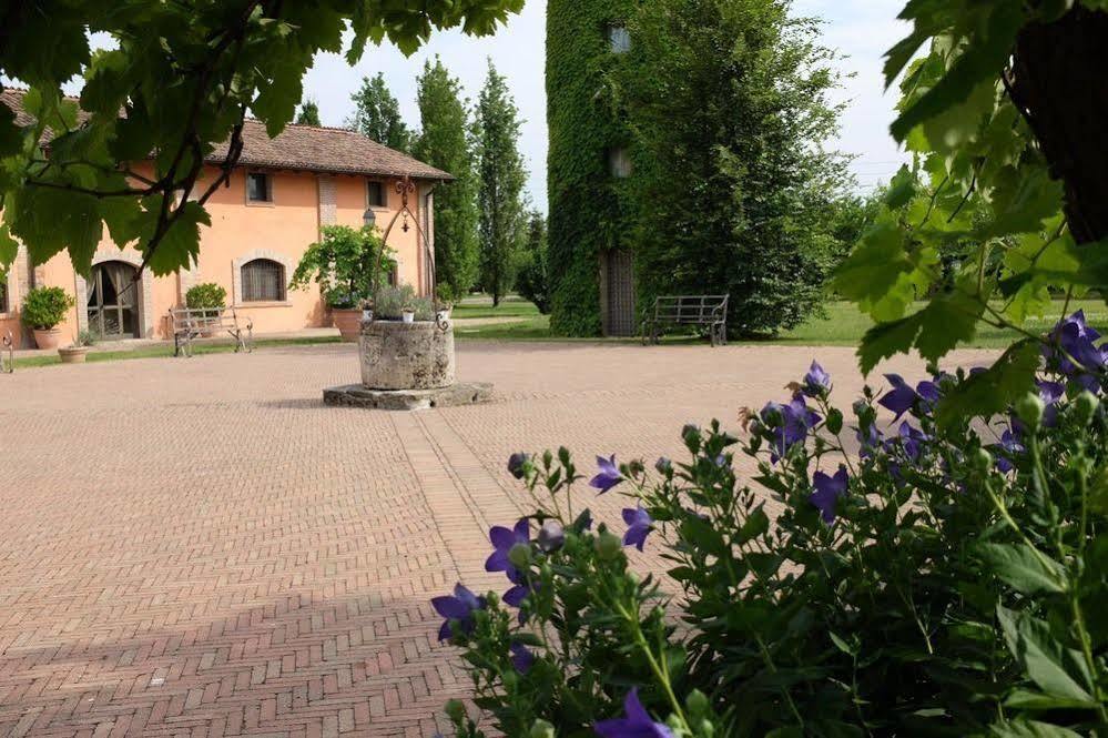 Гостьовий будинок Relais Cascina Scottina Cadeo Екстер'єр фото